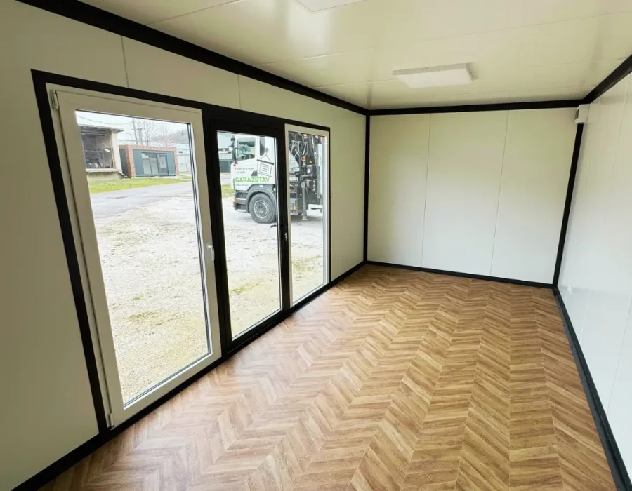 mobilná stavba skladom s interiérom